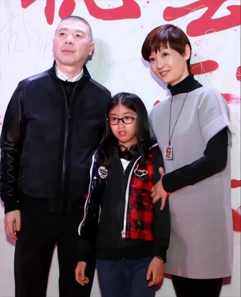 新澳门彩出号综合走势图和冯小刚养女高中毕业与冯小刚女儿领养还是亲生的