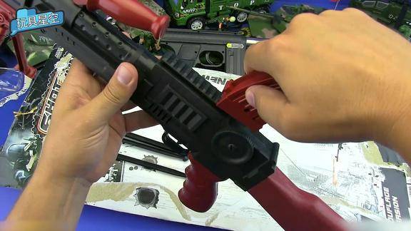 新澳门2025年正版免费和旧玩具枪射出真子弹与