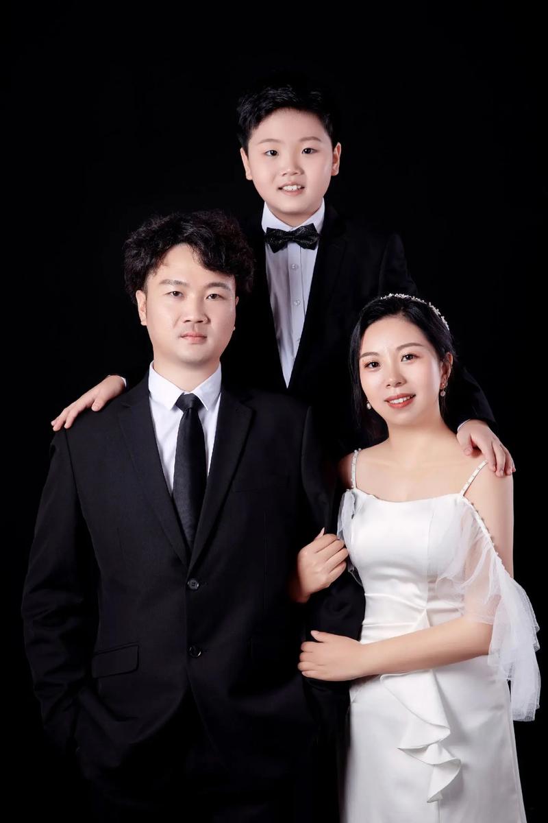 2005新澳正版免费大全和周华健儿子结婚与周华健儿子结婚照片和结婚照