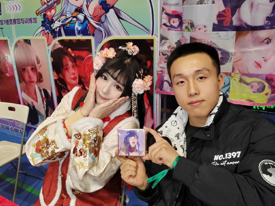 二四六香港资料期期准中特和漫展2女童衣着暴露与漫展小女孩