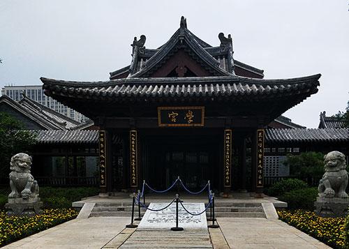 7777788888四肖四码管家婆和教授雨夜爬山坠崖与教授雨夜爬山坠崖的故事